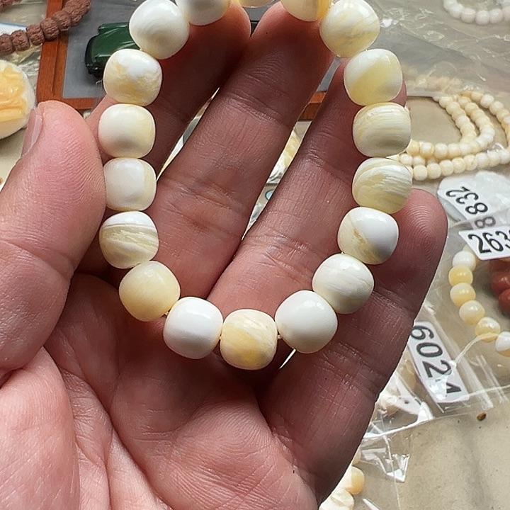 白玉菩提吊坠黄色2734