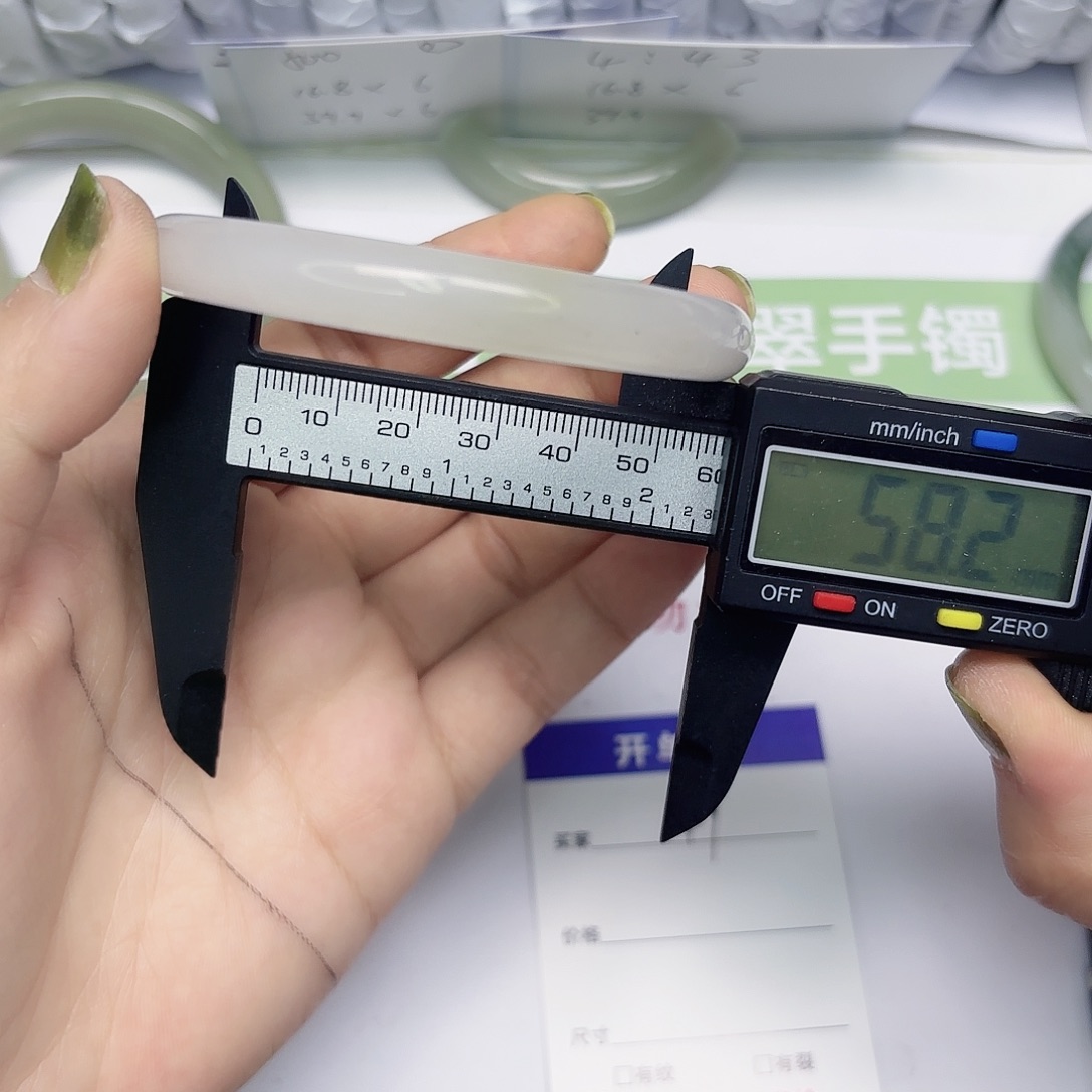 石英质玉未镶嵌手镯47/5758