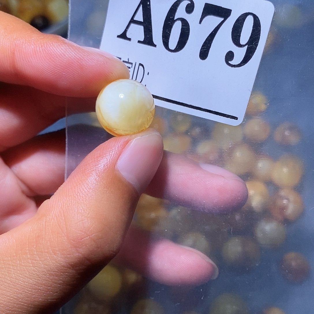 未镶嵌琥珀珠宝奇石