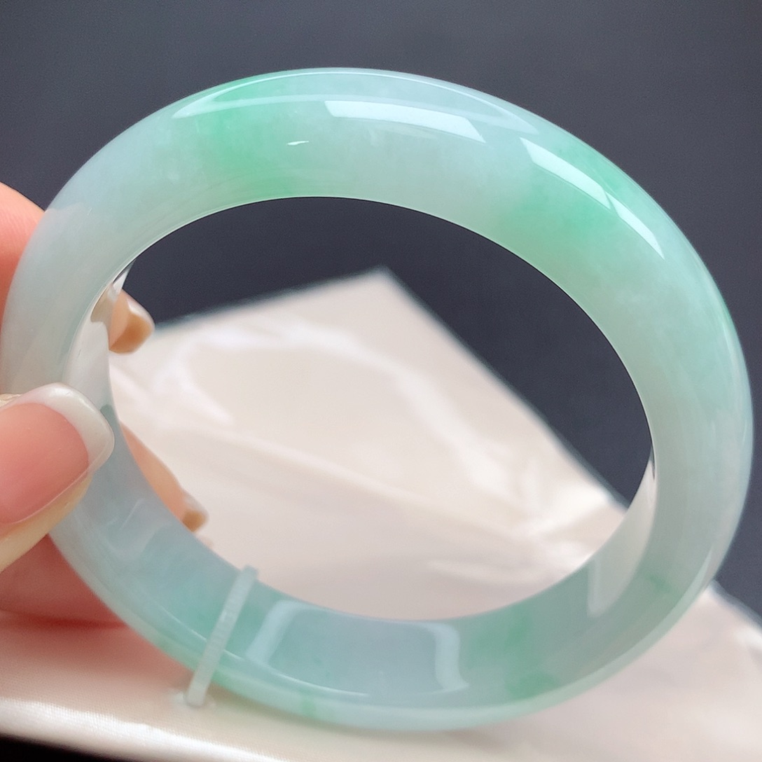 翡翠手镯未镶嵌59圈口