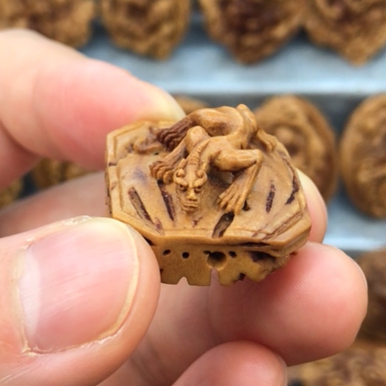 桃核吊坠桃核雕刻材质