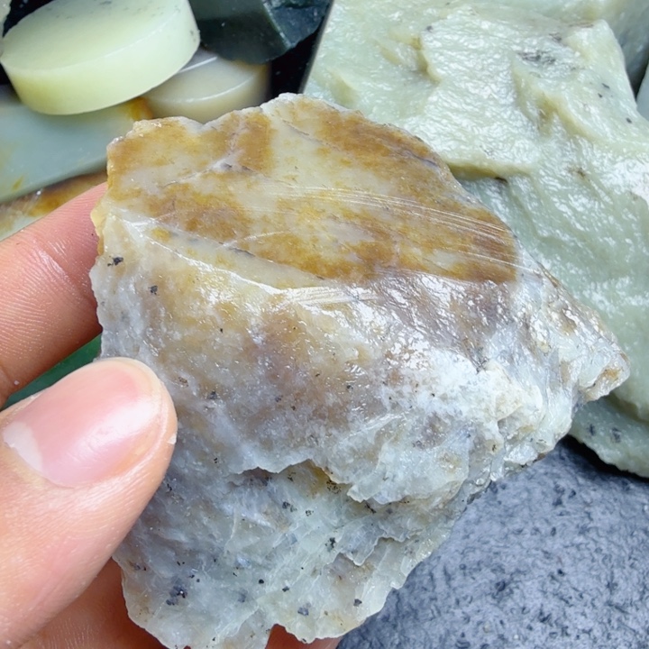 和田玉（糖玉）未镶嵌珠宝奇石