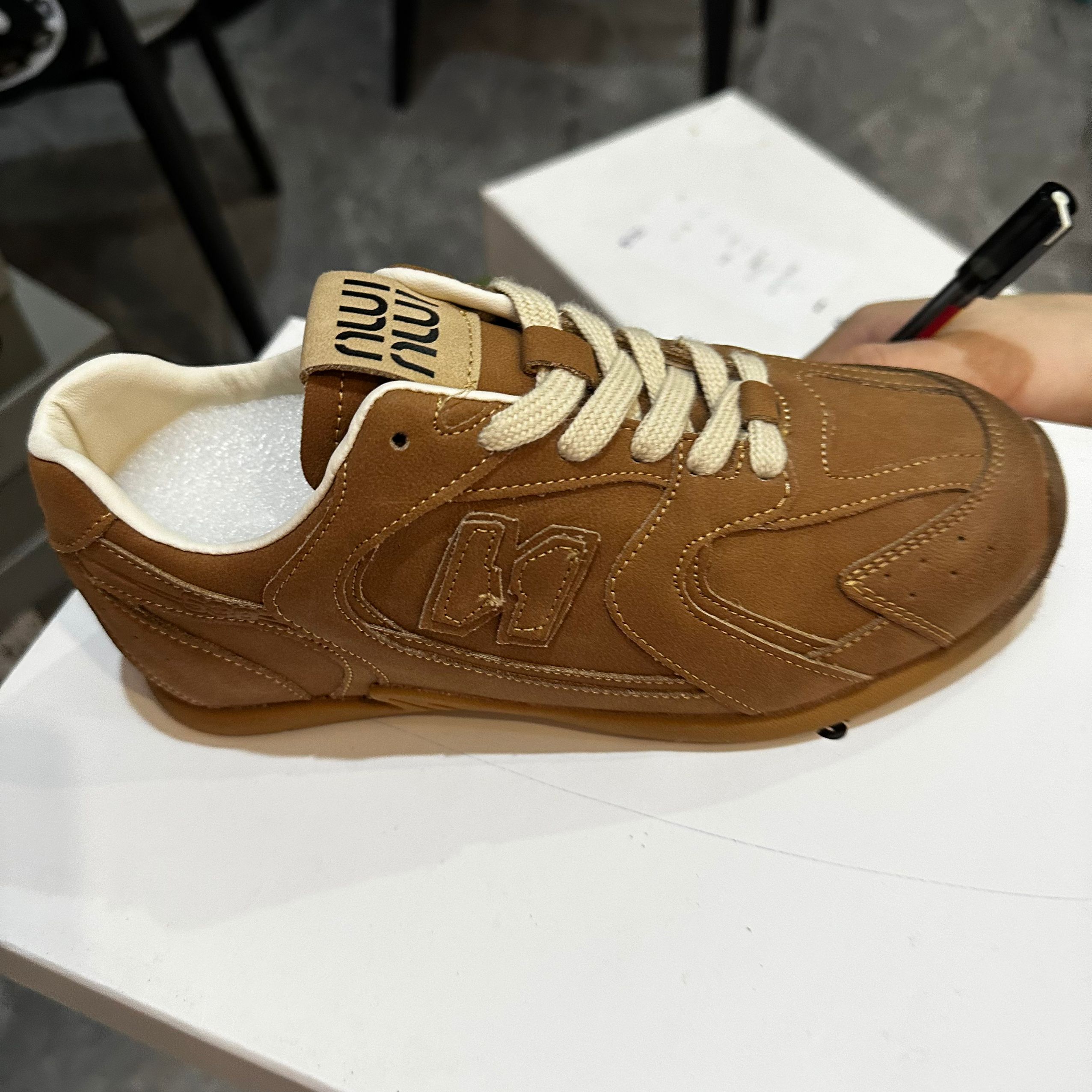 罗马风低帮百搭夏季外穿小众人字夹交叉女软底胶粘时装凉鞋