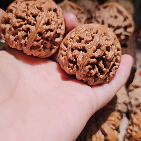 品***独吊坠文玩核桃43粗筋