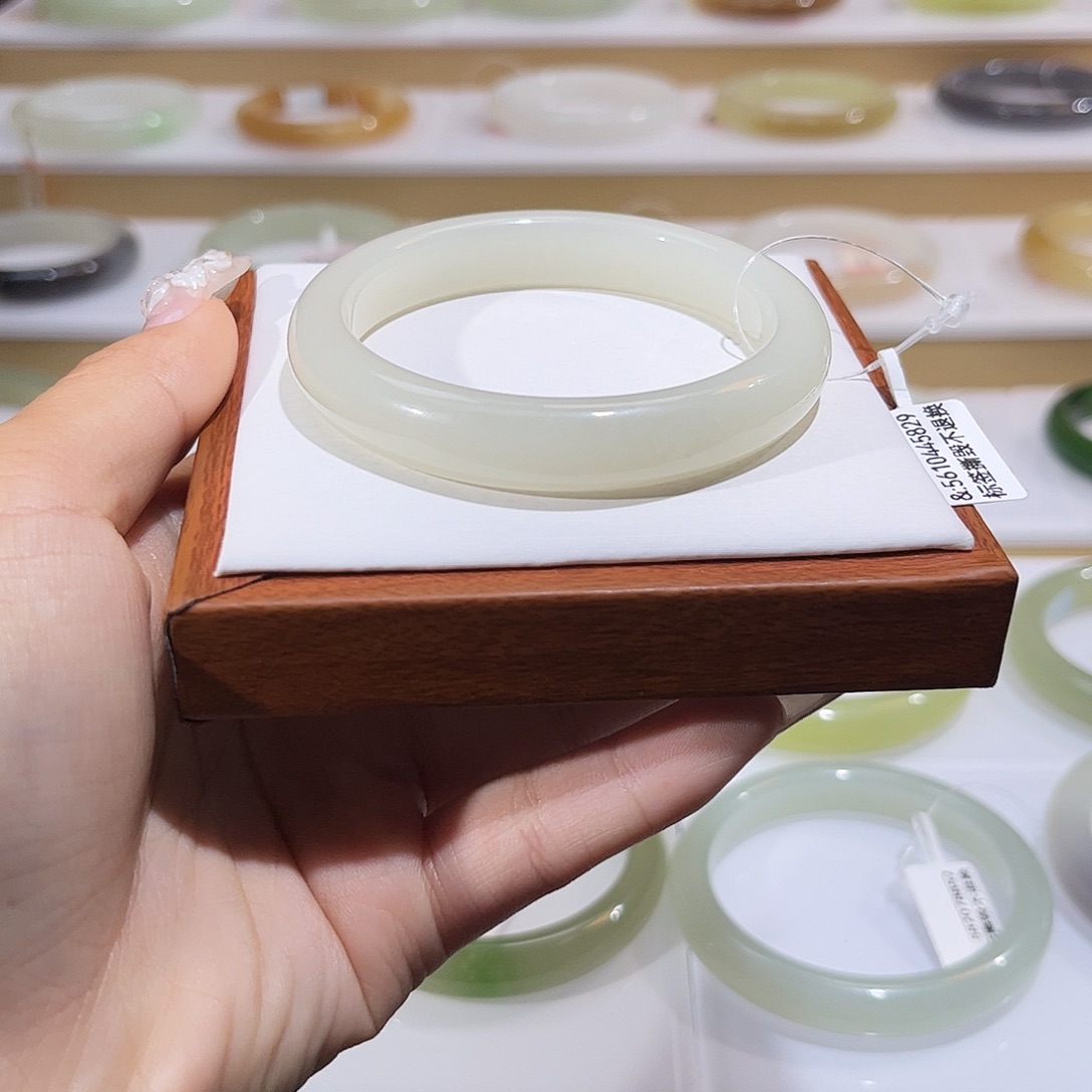 和田玉未镶嵌手镯冰暖白