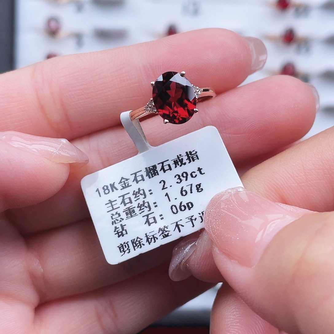 戒指18K金镶嵌石榴石