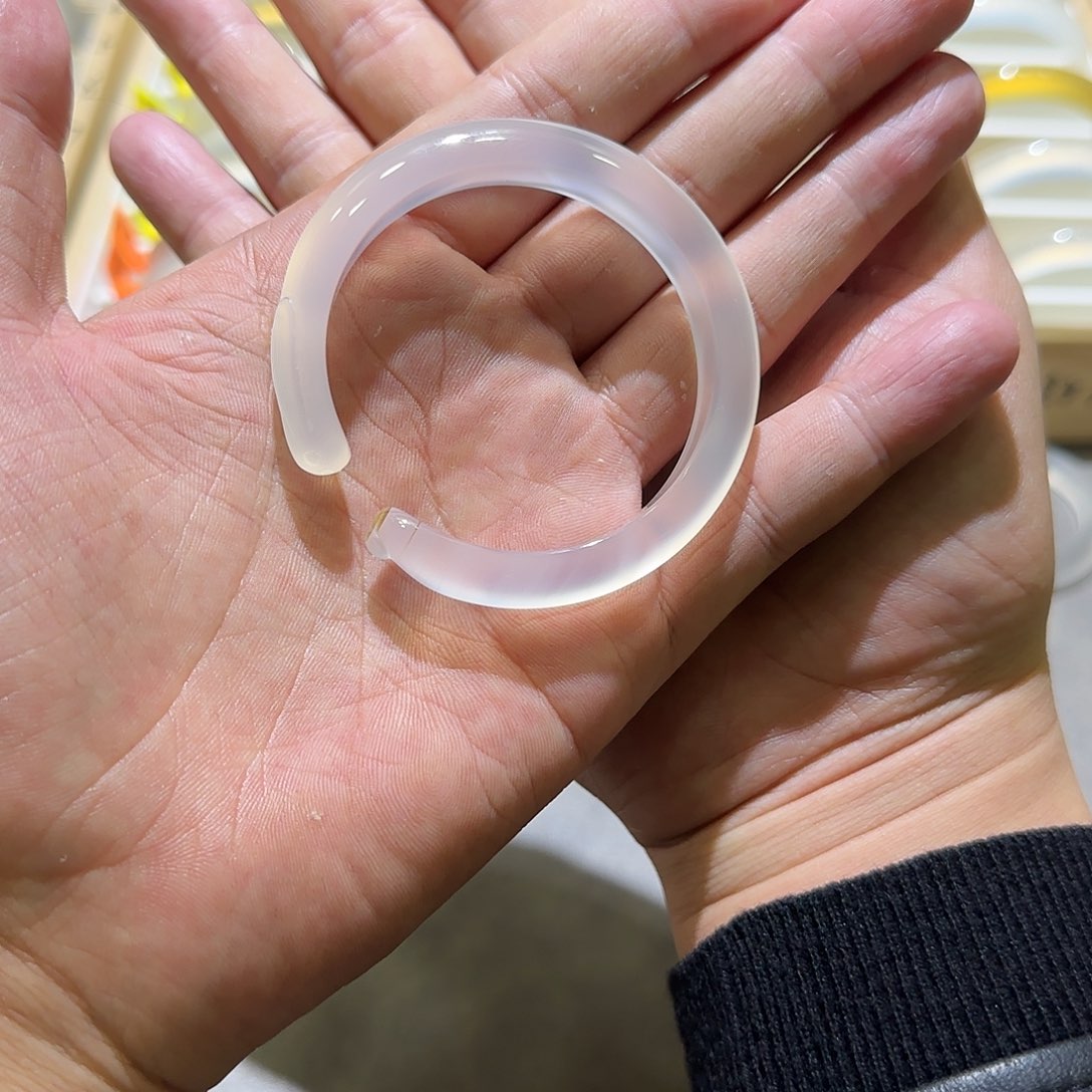 玛瑙/玉髓手镯未镶嵌?*?特价不退换