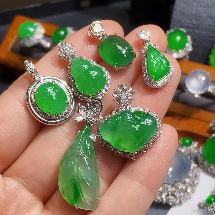 吊坠(不含链)18K金镶嵌翡翠