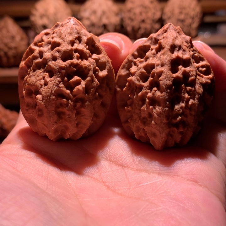 文玩核桃吊坠楸玥核52