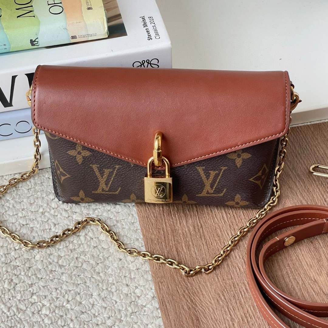 99新 LV 焦糖色padlock on strap锁头包芯片JM13-0280