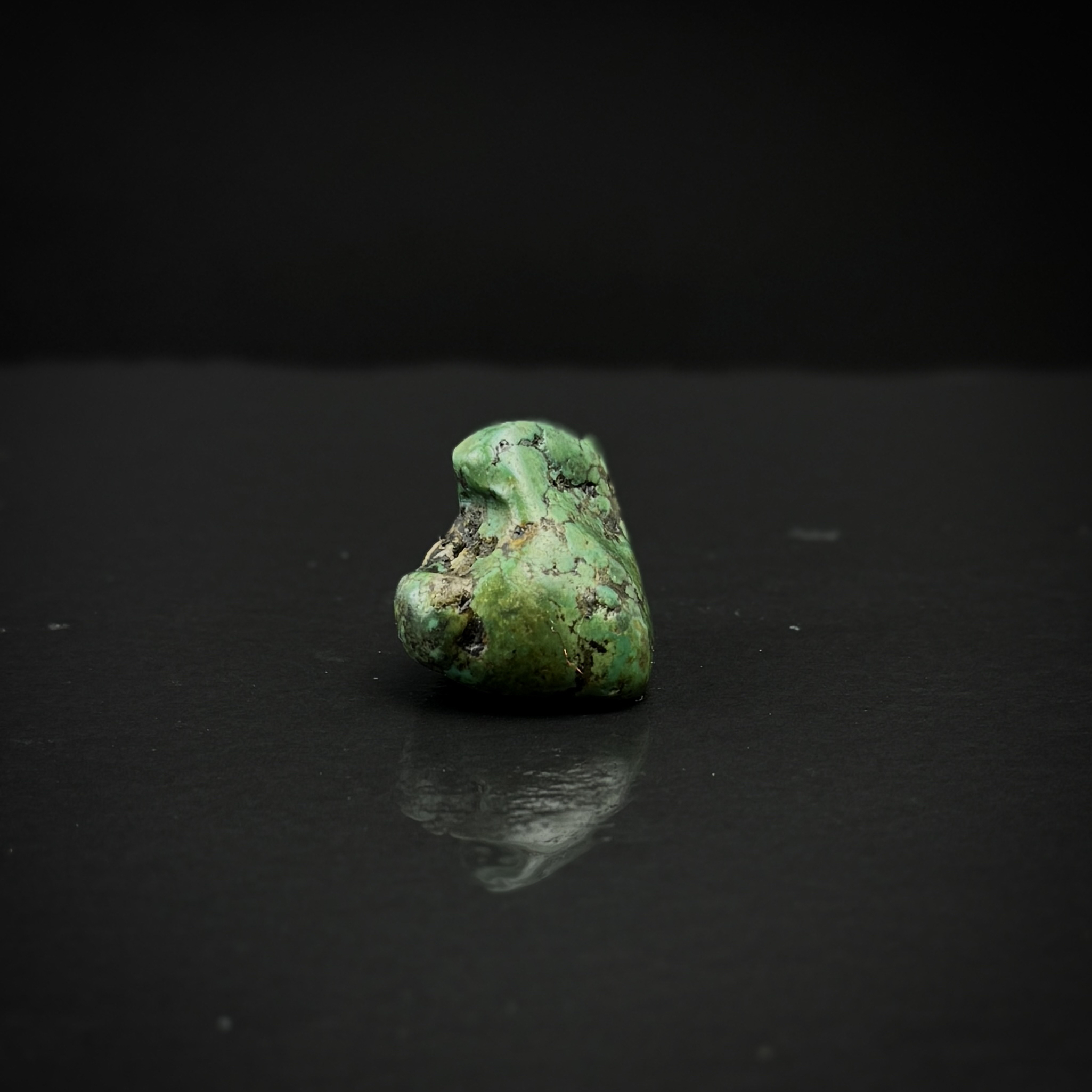 天然藏系原矿随形珠老绿松石