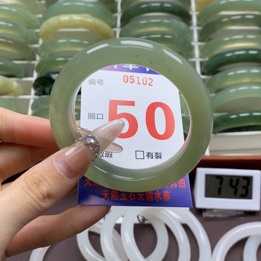 蛇纹石玉手镯未镶嵌