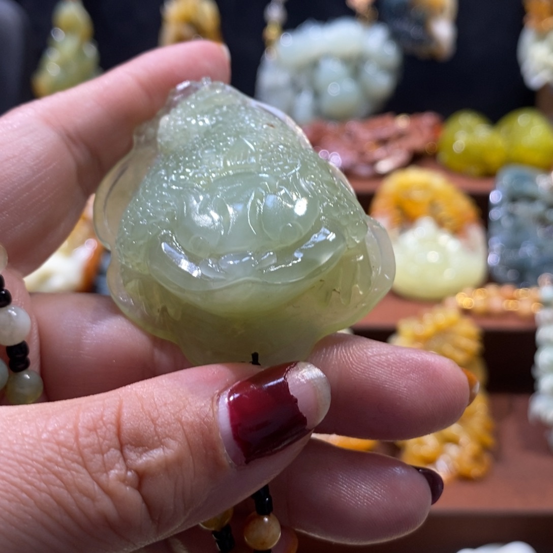 蛇纹石玉颈饰未镶嵌