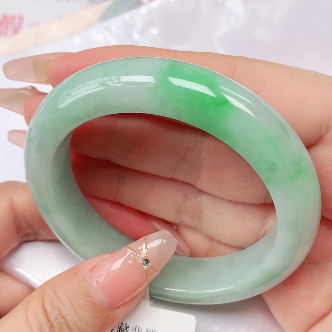 翡翠手镯未镶嵌抖音678