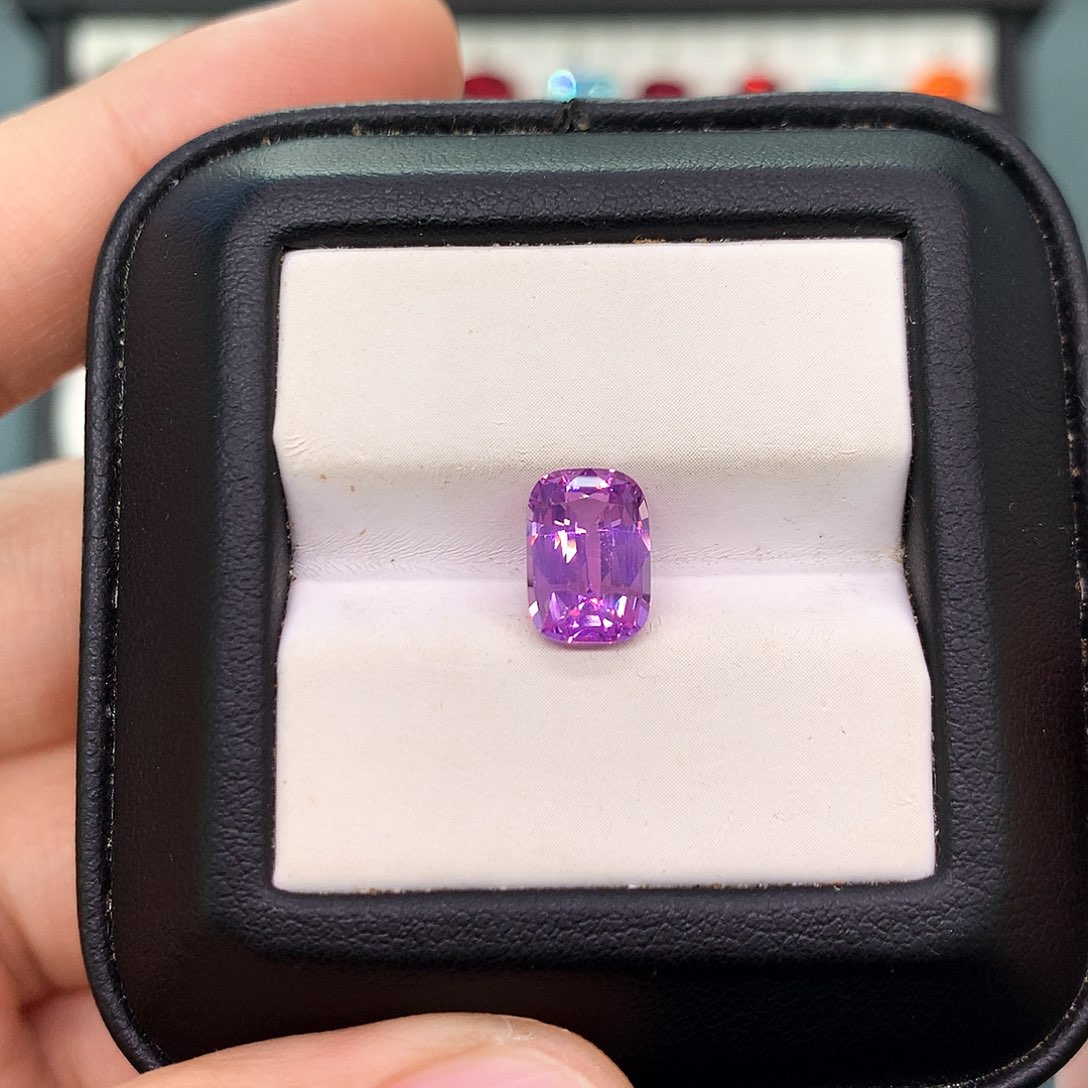 彩色蓝宝石裸石未镶嵌2.61克拉老烧全净