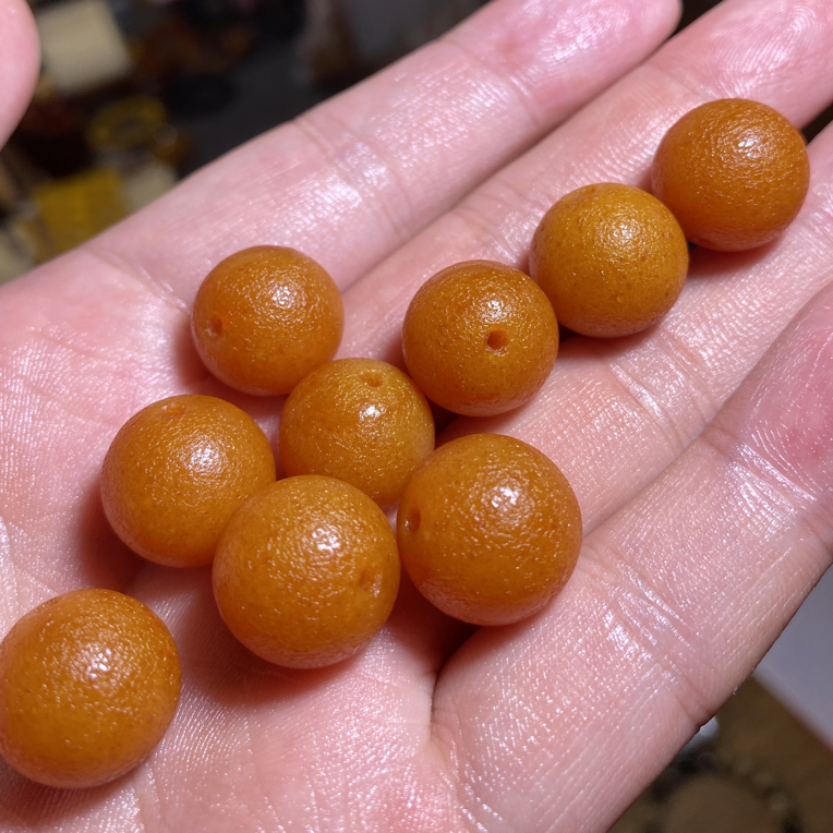 满蜡蜜蜡圆珠15左右规格发一颗