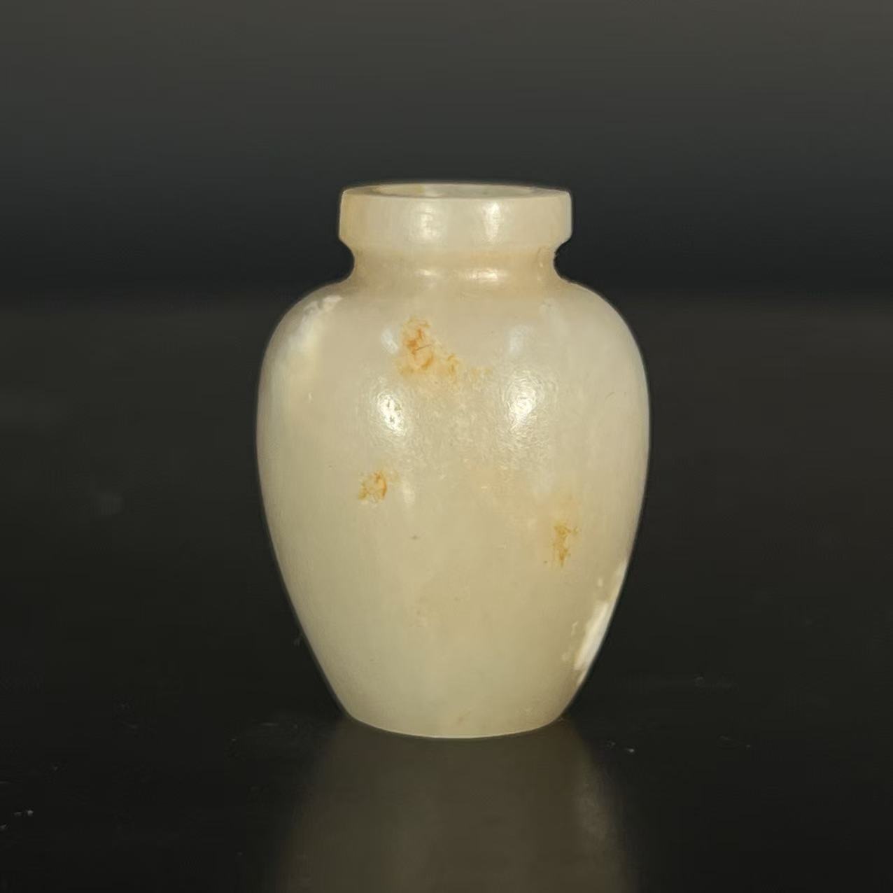 B1547 和田玉舍利瓶 H3cm