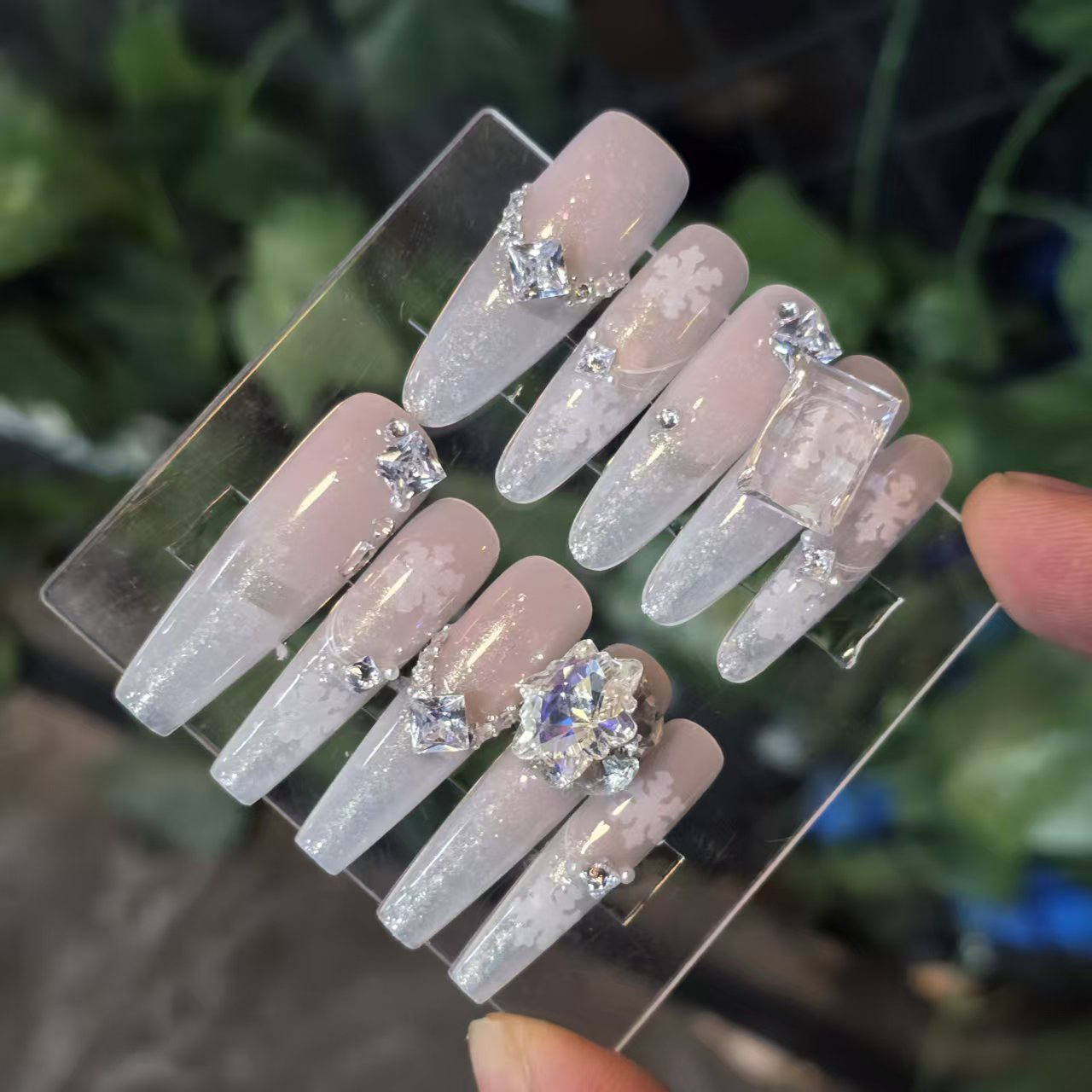 雪飞花丶(定制钻+小钢珠+无缝隙)珠宝级丶手工穿戴甲默认微瑕