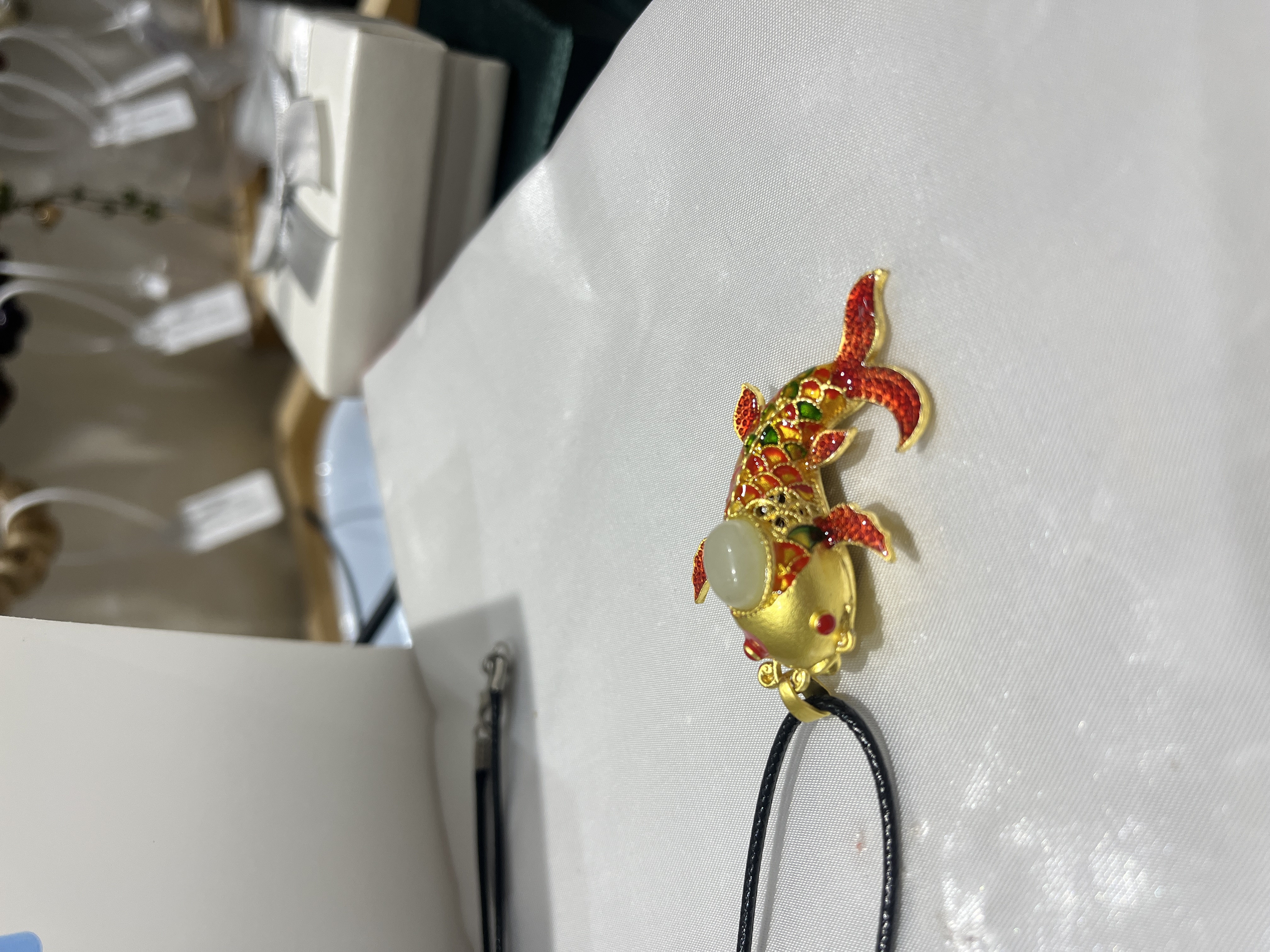 天然和田玉锦鲤珐琅彩吊坠