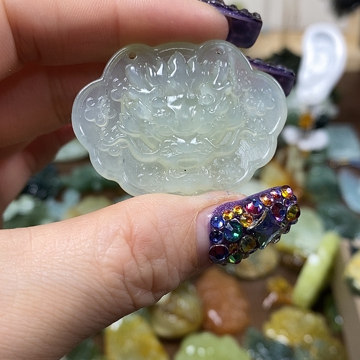 蛇纹石玉吊坠未镶嵌