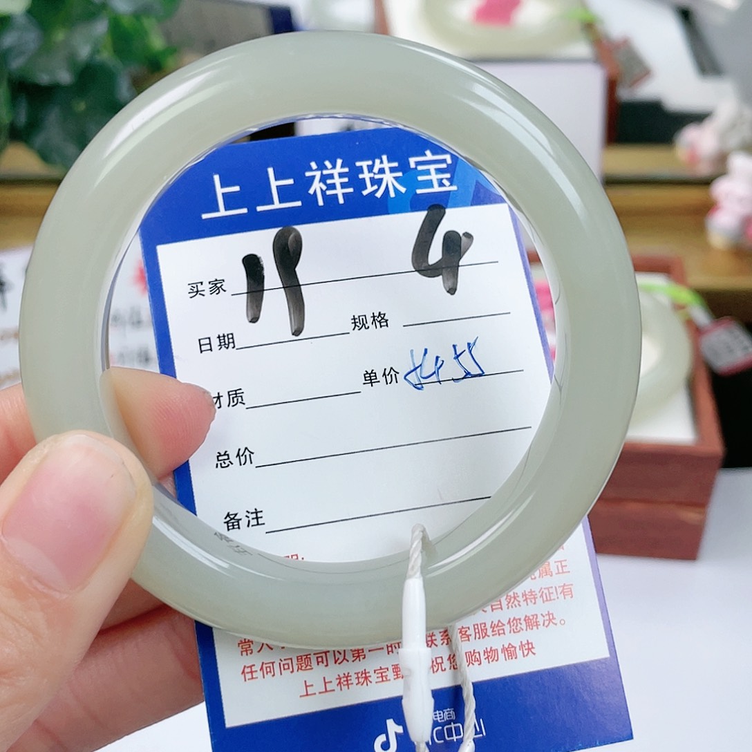 和田玉手镯未镶嵌