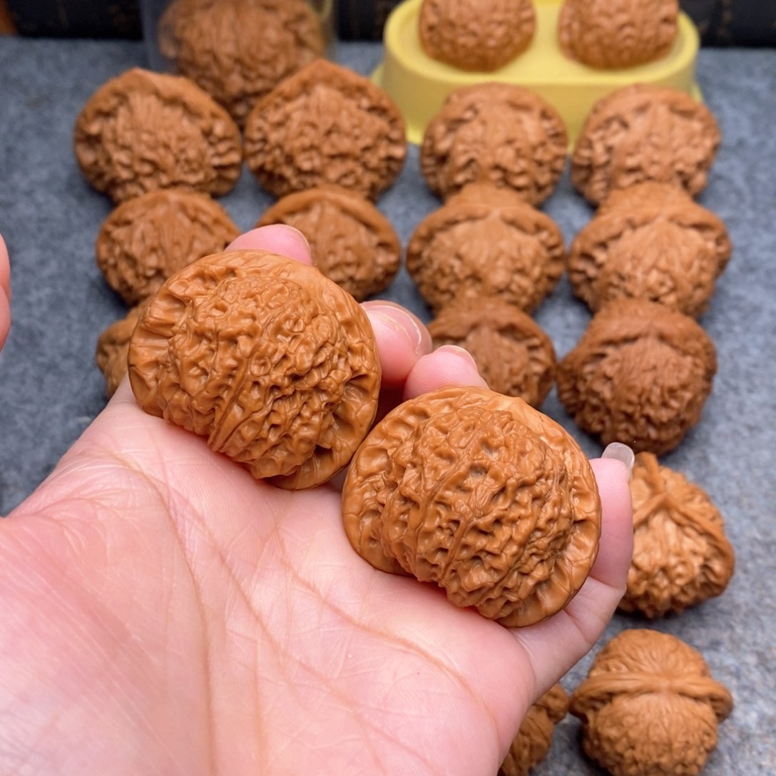 文玩核桃把件精品特价血麒麟41