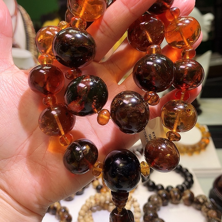 琥珀裸石未镶嵌不****?