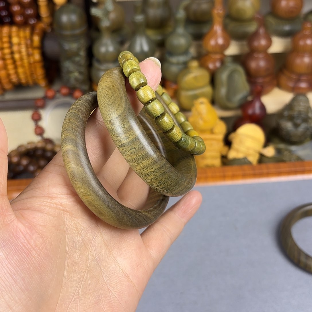 绿檀暖*绿檀手镯2个0.8直切一个