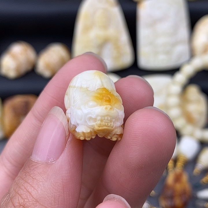 琥珀未镶嵌裸石貔貅c972