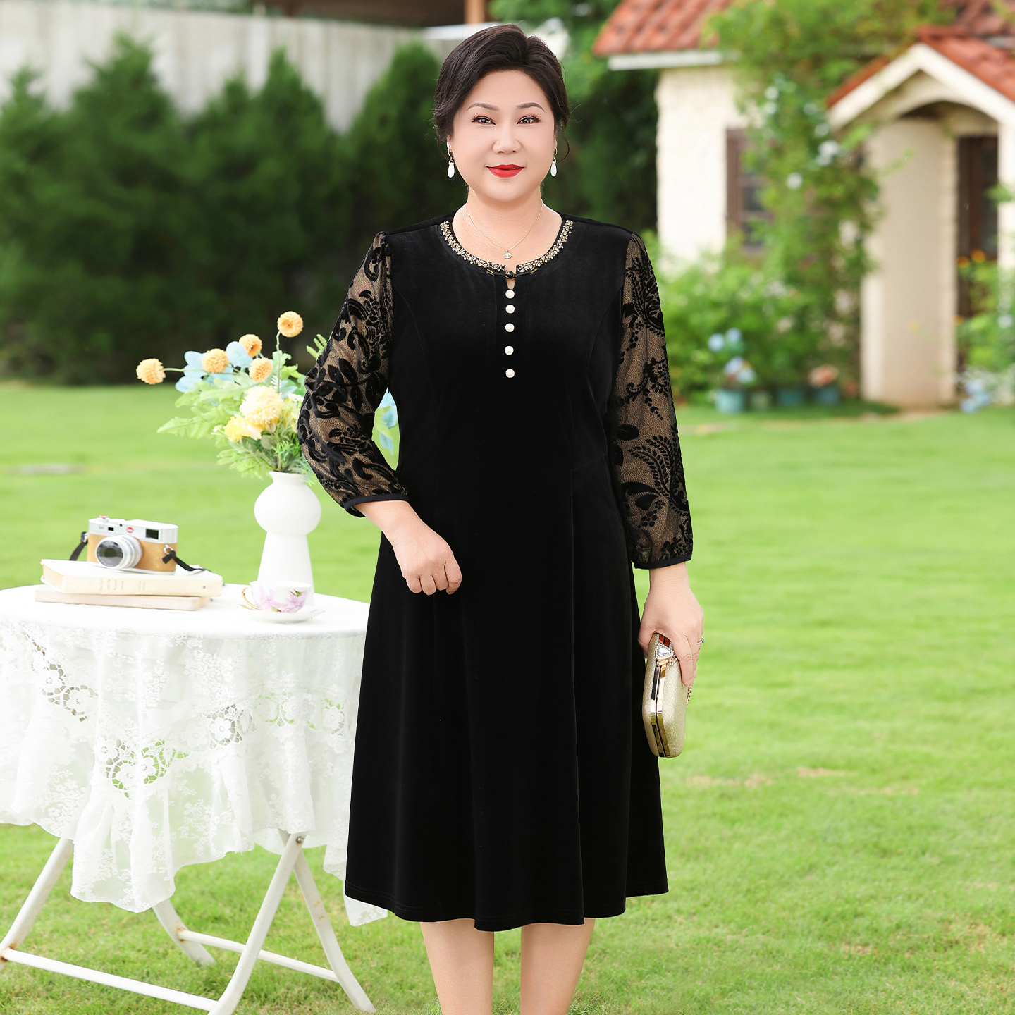 洋气妈妈连衣裙秋装蕾丝拼接袖丝绒显瘦黑色中年女装端庄大气裙子