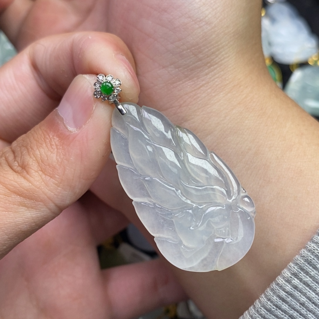 翡翠18K金镶嵌颈饰九尾狐