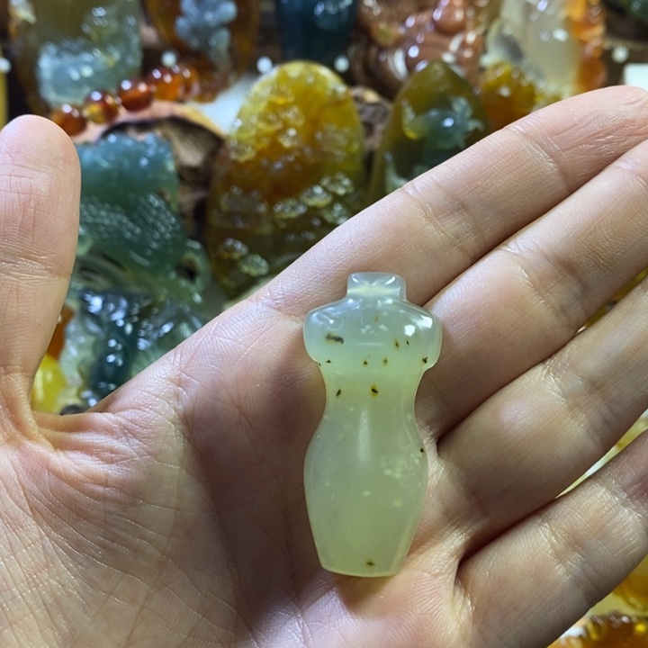 蛇纹石玉未镶嵌颈饰