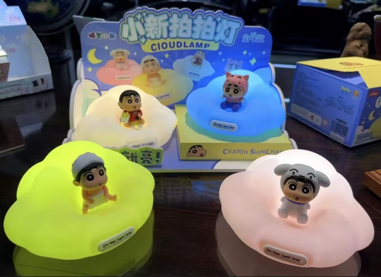 蜡笔小新潮玩摆件拍拍灯