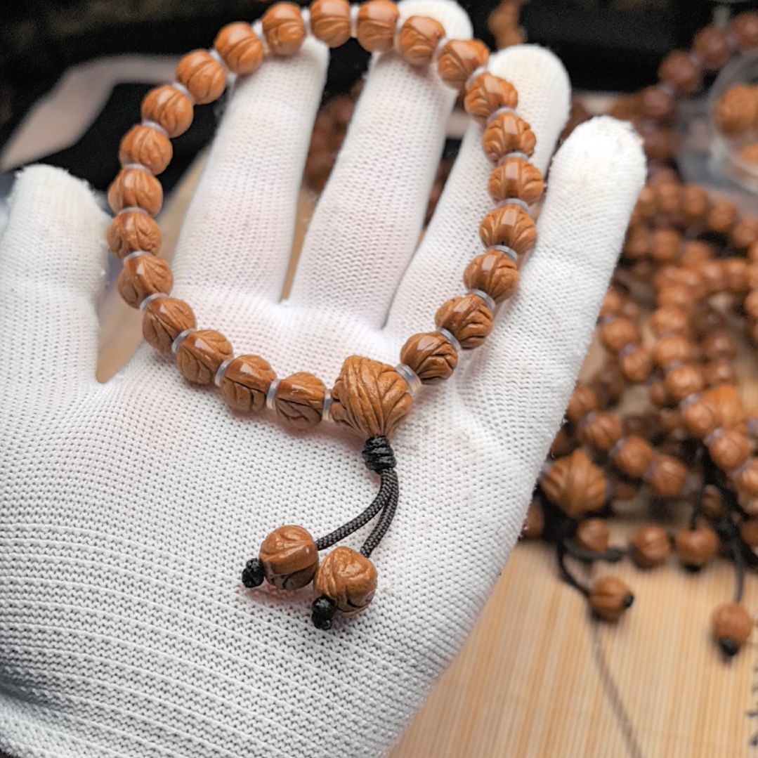 吊坠桃核小龙纹手持