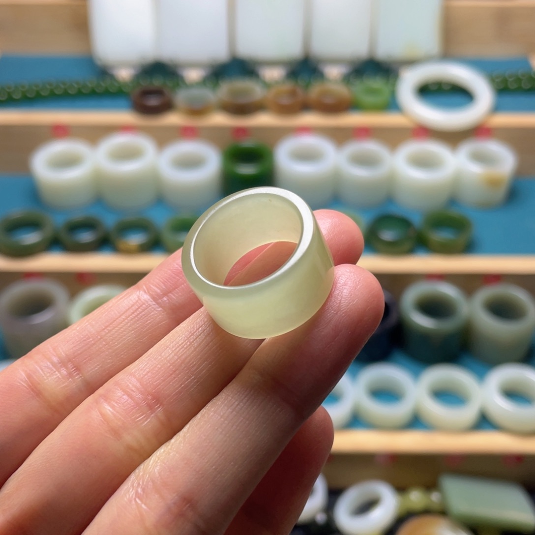 C***.和田玉未镶嵌戒指