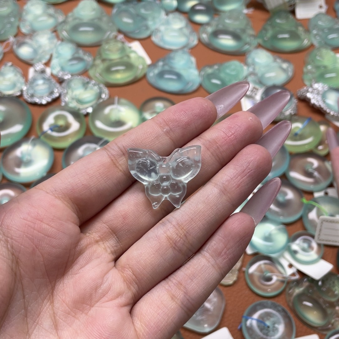 蛇纹石玉未镶嵌颈饰