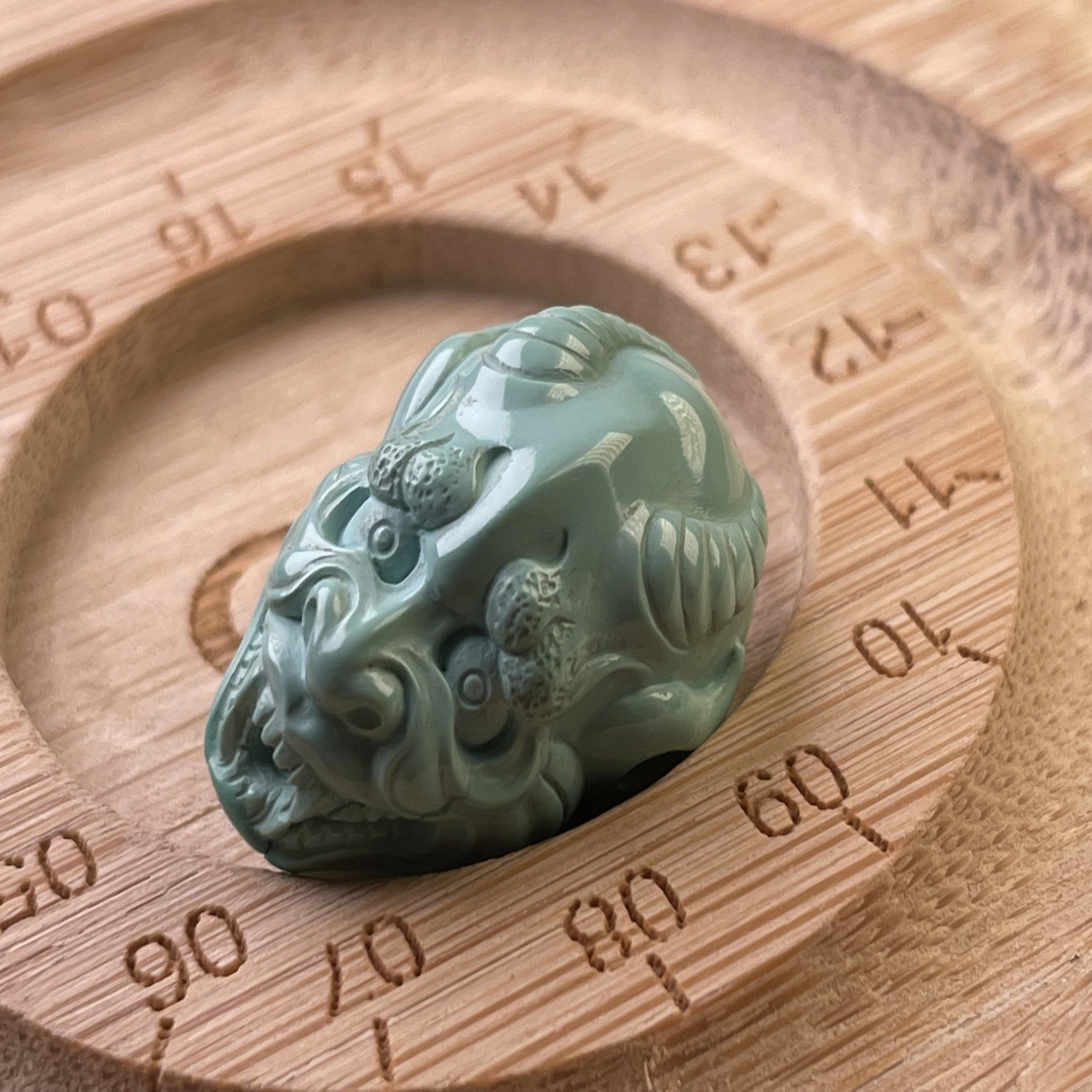 原矿绿松石高瓷三通 尺寸17x24x14mm 克重6.3g