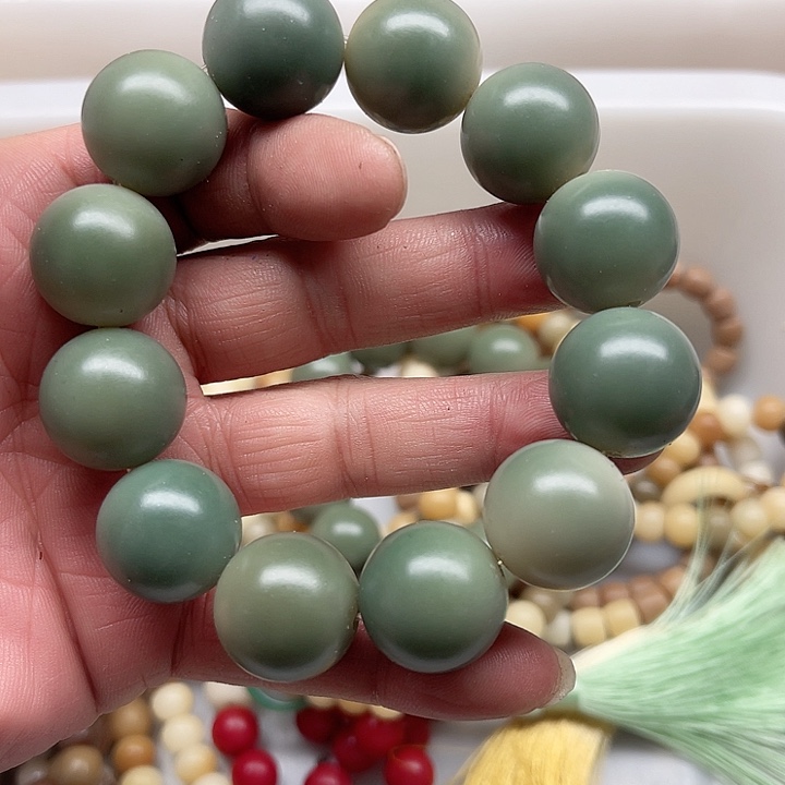 白玉菩提吊坠精品19青提手串