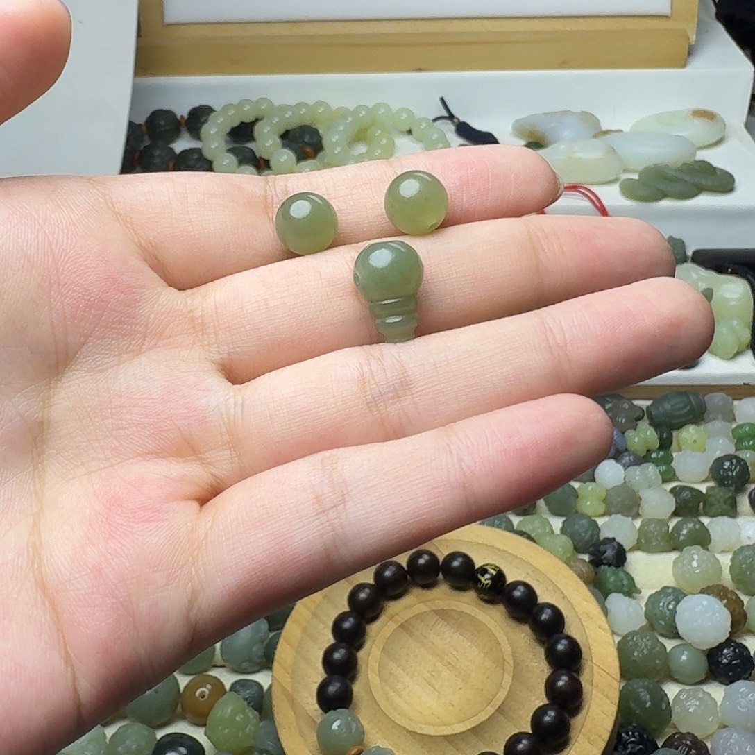 美***案和田玉未镶嵌珠宝半成品和田玉一套