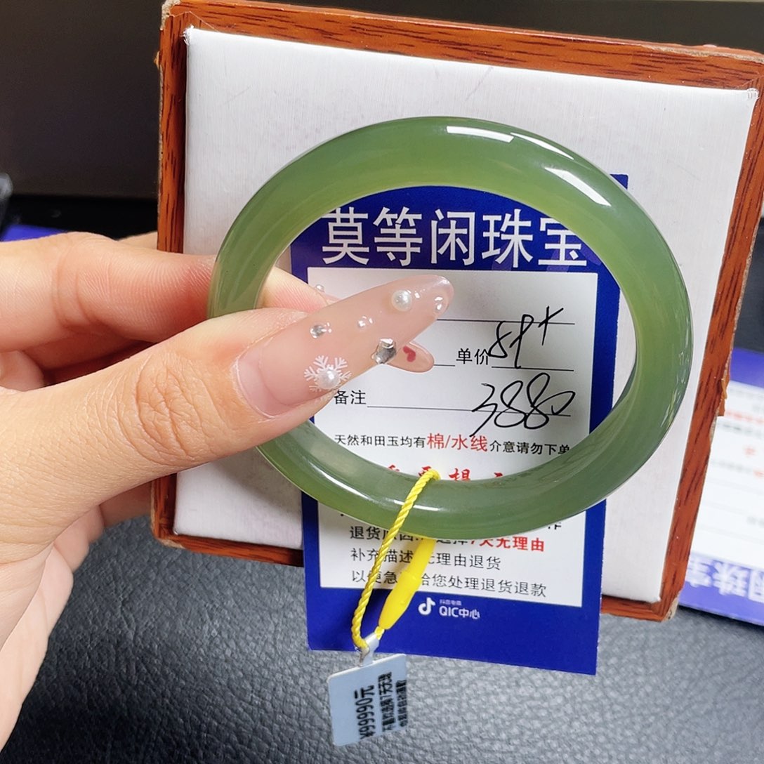 和田玉手镯未镶嵌