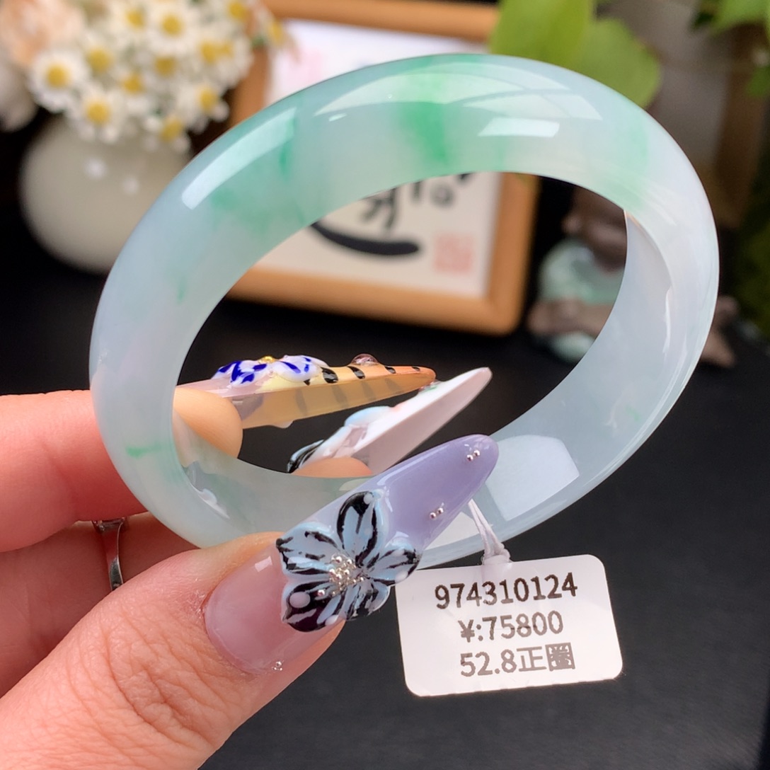 翡翠手镯未镶嵌飘花正圈手镯