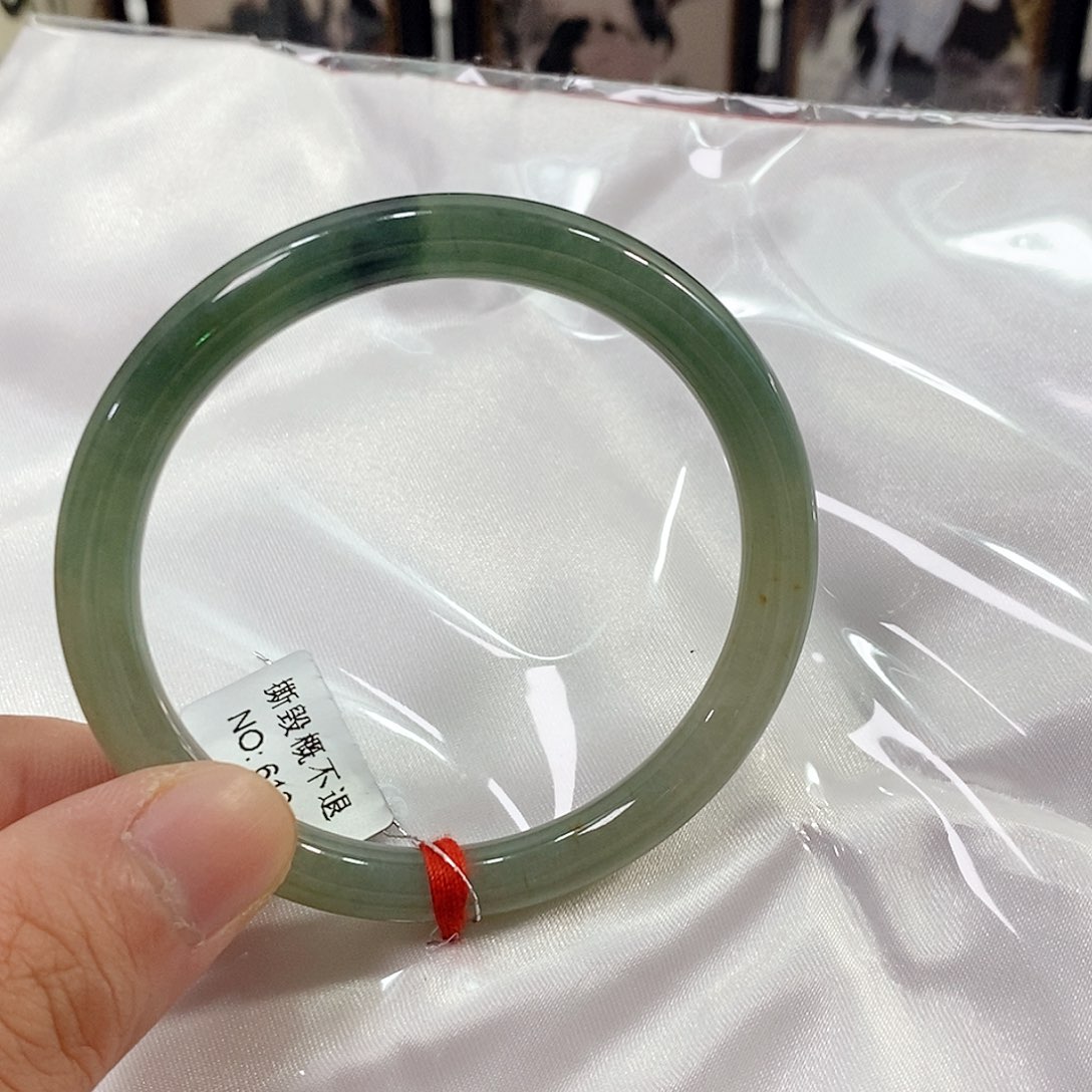 翡翠未镶嵌手镯（圆镯）