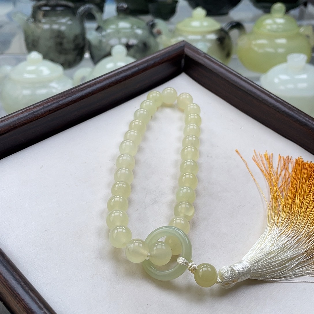 蛇纹石玉未镶嵌手持