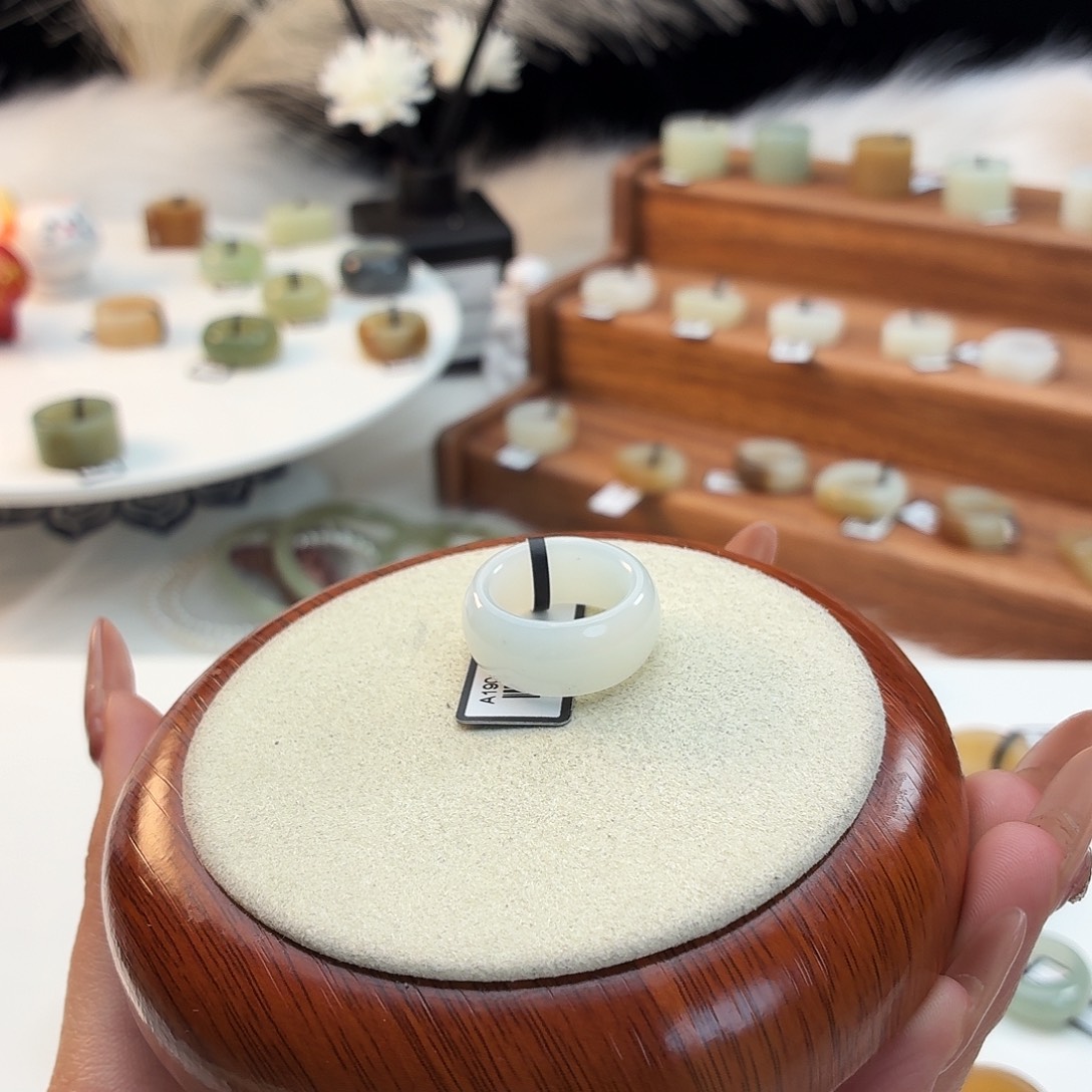 和田玉未镶嵌戒指白色墩墩15.8j128