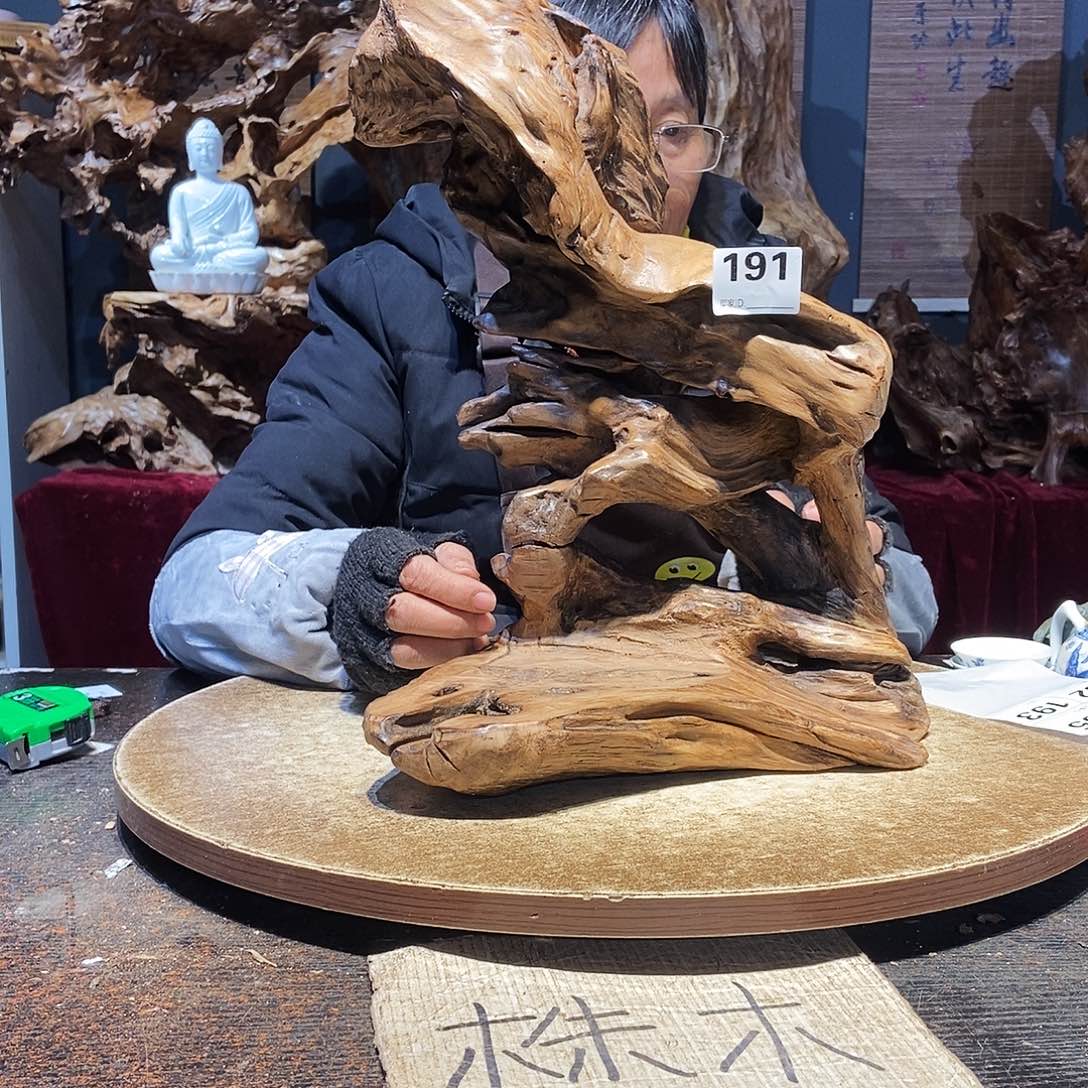 我***b191。株木随行根艺