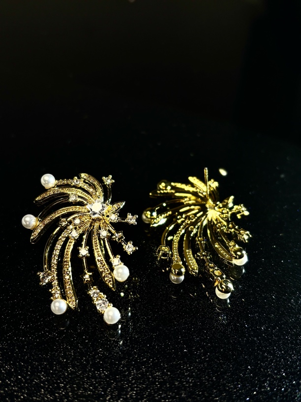 铜合金锆石耳饰 设计师款浪漫烟花