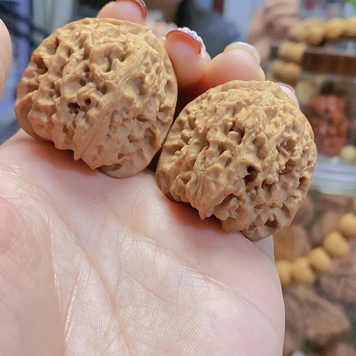 【闪购商品】文玩核桃把件36.5白狮子