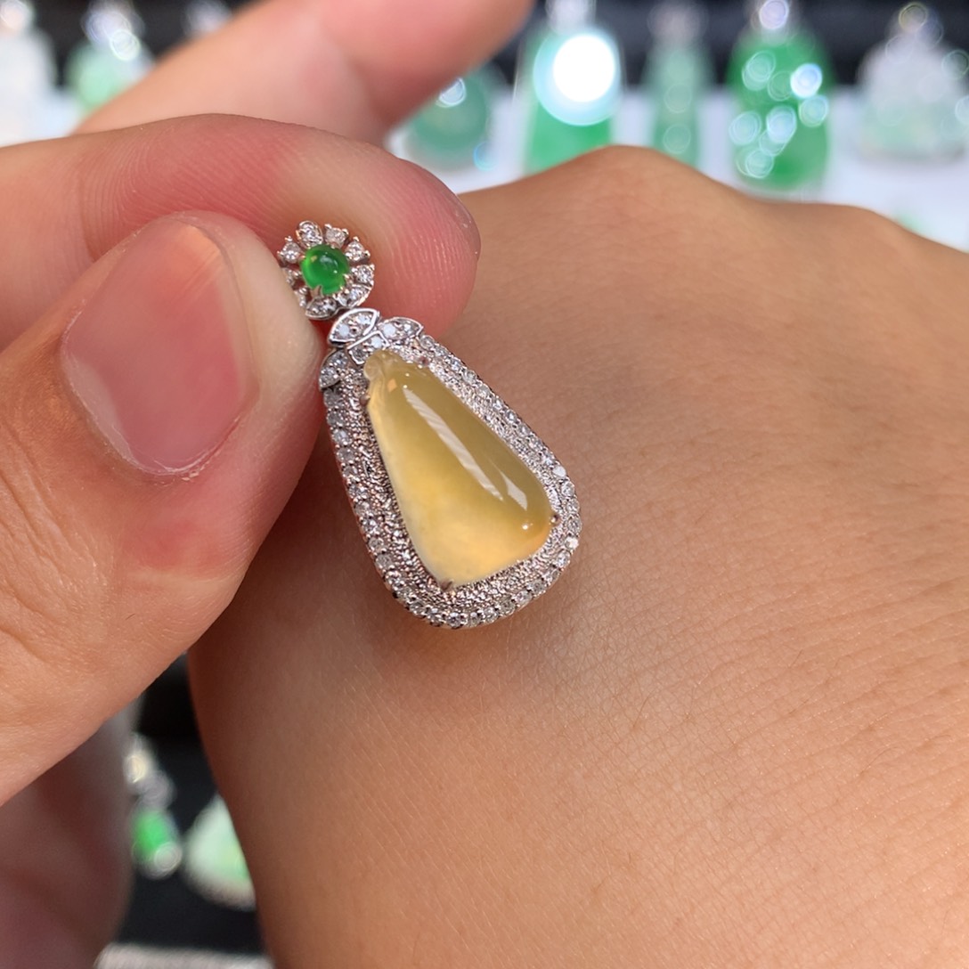 翡翠颈饰18K金镶嵌吊坠18K金镶嵌吊坠收到货48小时鉴赏期