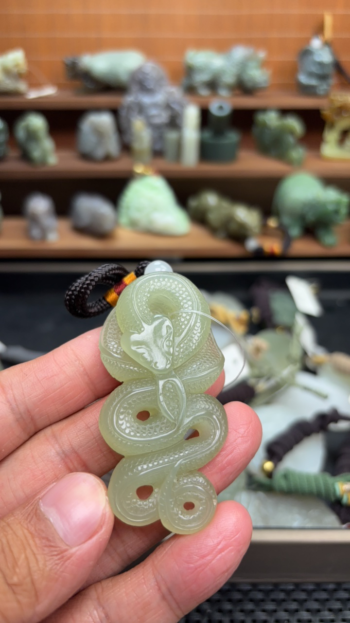 保真和田玉生肖蛇时尚吊坠百搭精雕拍一发一手工精致气质
