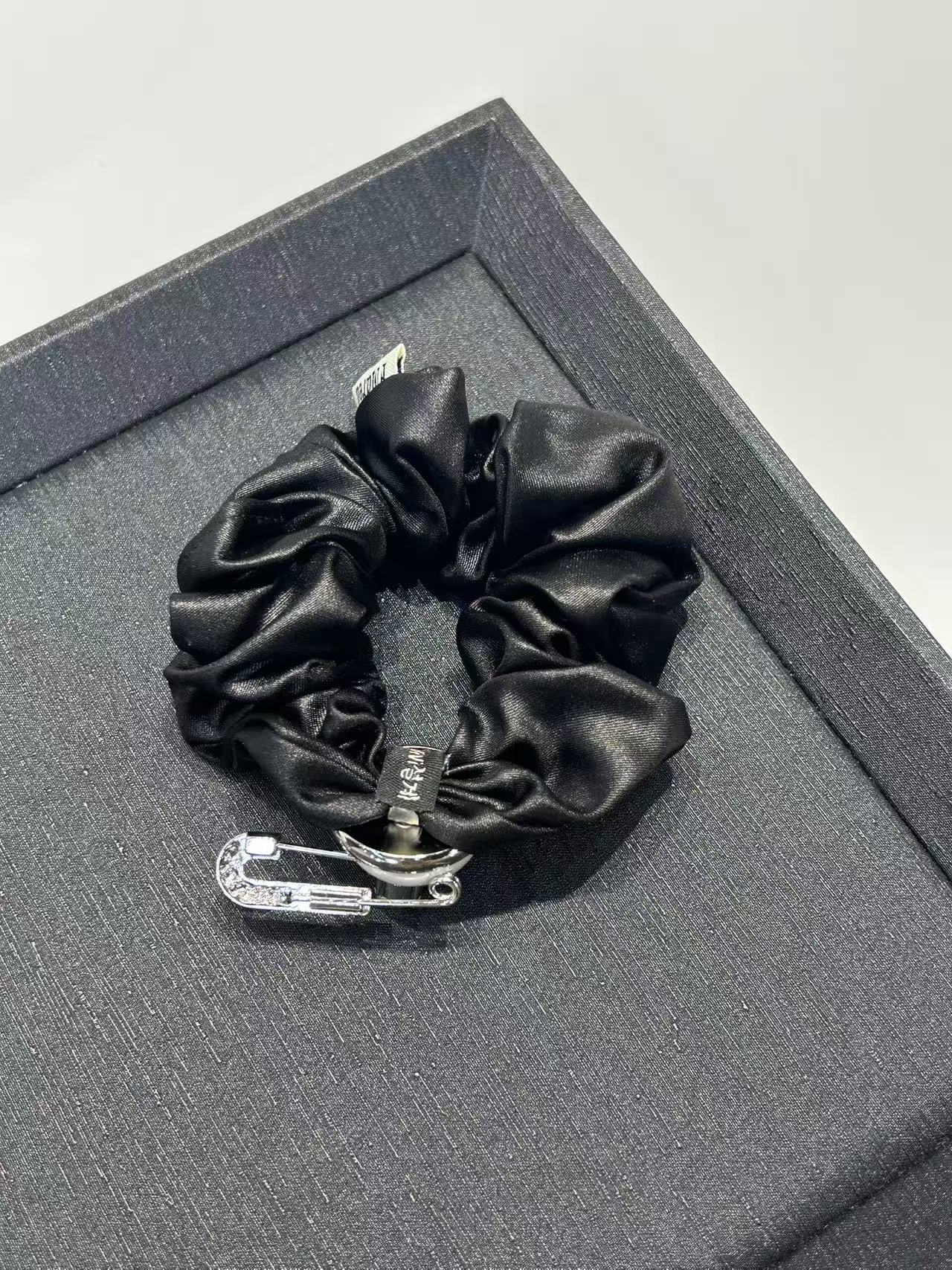 快乐星球醋酸发圈黑色简约百搭A143